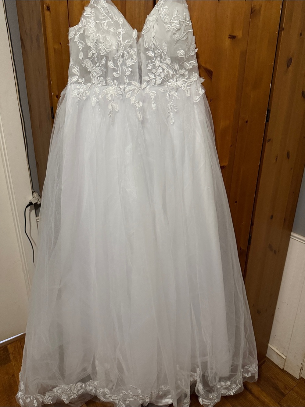 Elegant White Wedding Dress with Floral Lace Bodice